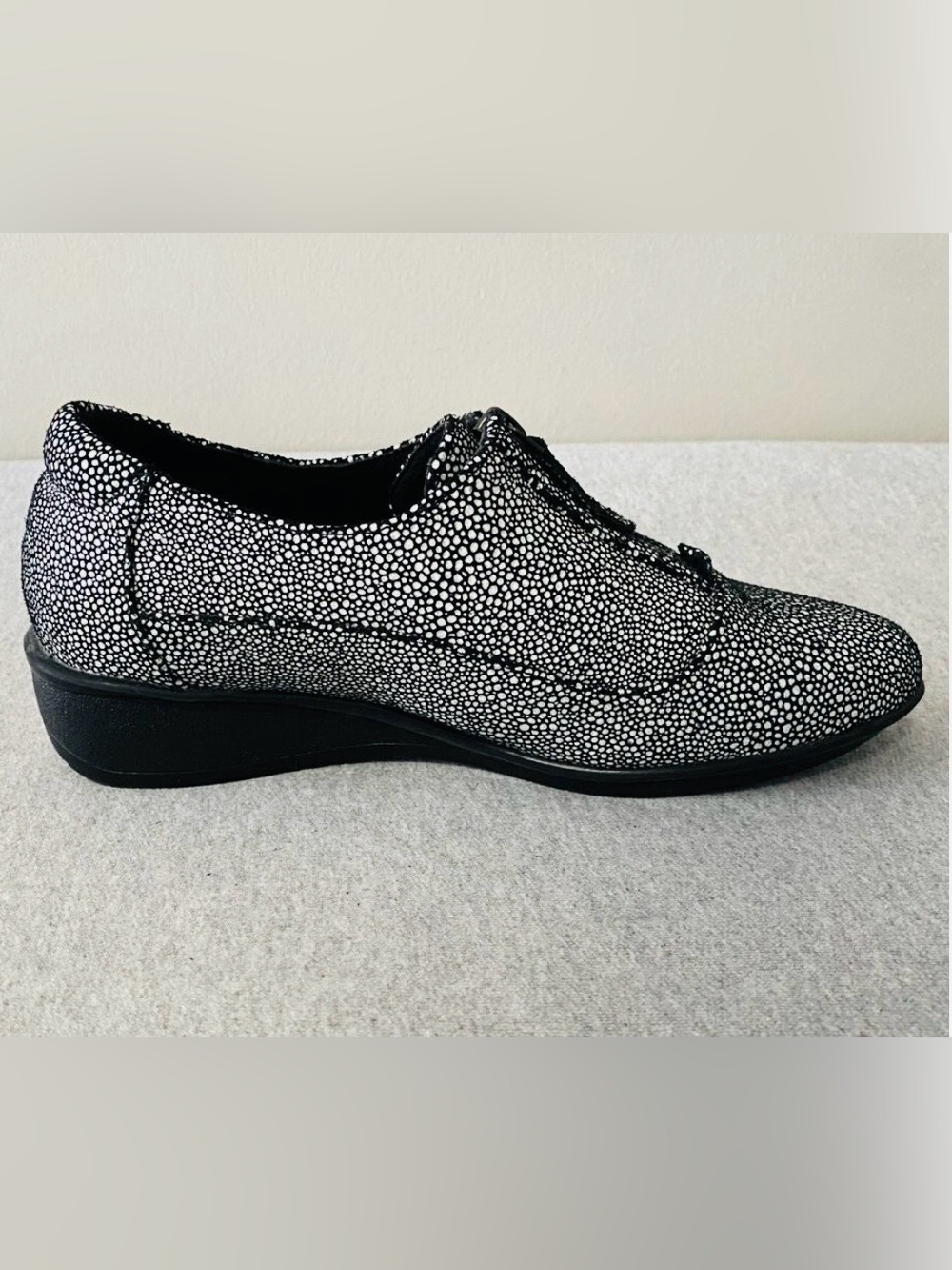 Revere TANGIER Shoe Black Pearl Speckle Leather Wedge Heel Zipper Sz 8.5